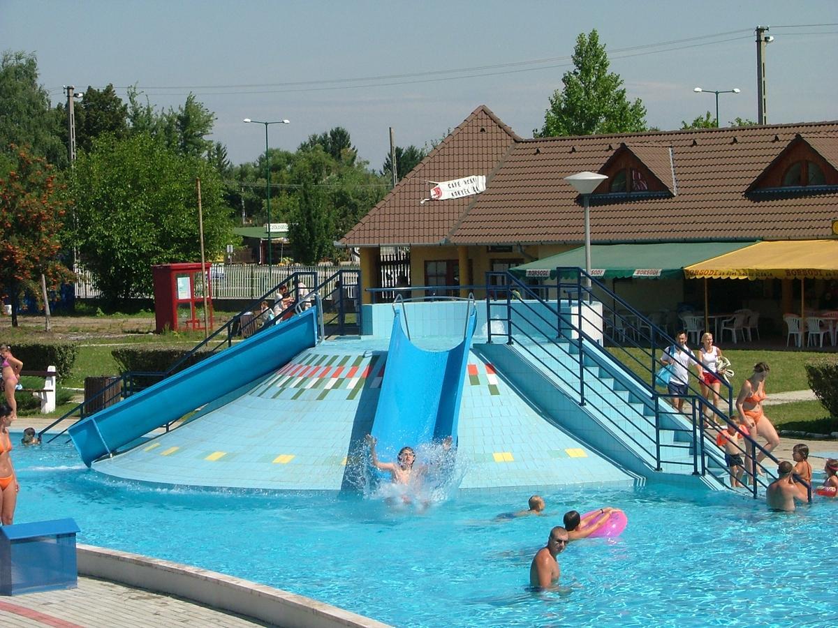 Grill Terasz Étterem és Szálláshely Mezőkövesd Exterior foto