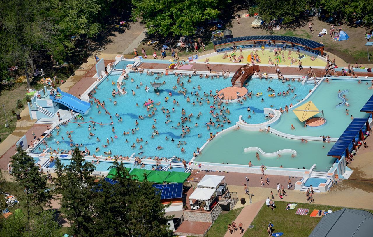 Grill Terasz Étterem és Szálláshely Mezőkövesd Exterior foto